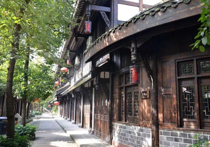 我国许多的佛寺门票价格都越来越贵，这究竟是何原因导致？游戏画面
